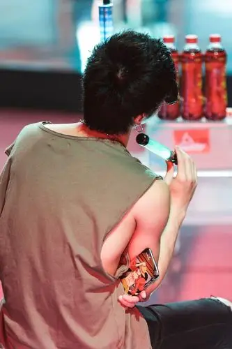 明星肌肉线条有多绝##华晨宇五大唱片销量冠军